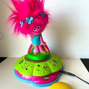 Switch adapted singing and spinning Poppy light